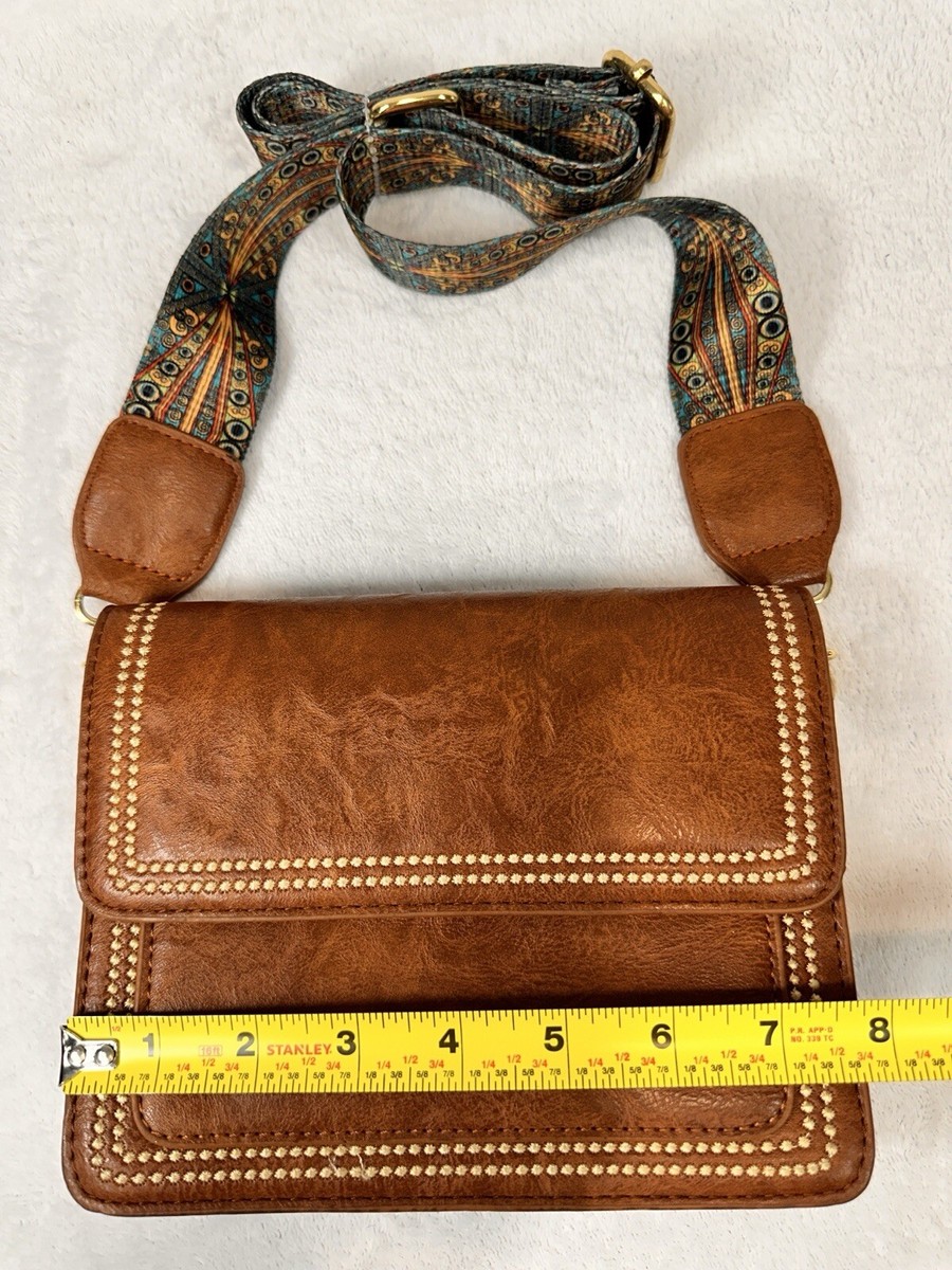 Katie PARIS スクエア ポシェット Shantel Katie Paris - Brown Square Bag with Letter Graphic and
