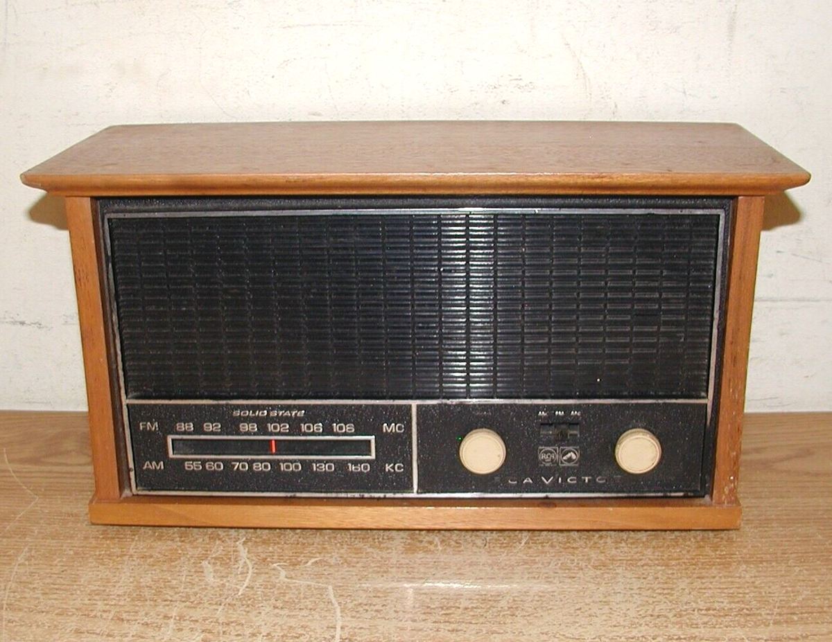 VINTAGE RCA VICTOR SOLID STATE AM/FM WALNUT RADIO MODEL RJC30W | eBay