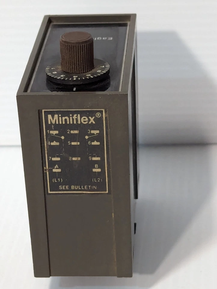 Eagle Signal DG102A3 Electronic Solid State Timer - Image 2 of 3