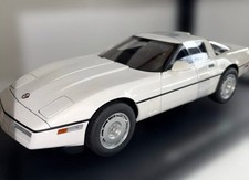 AUTOart Chevrolet Corvette C4 White 1/18 Model Car
