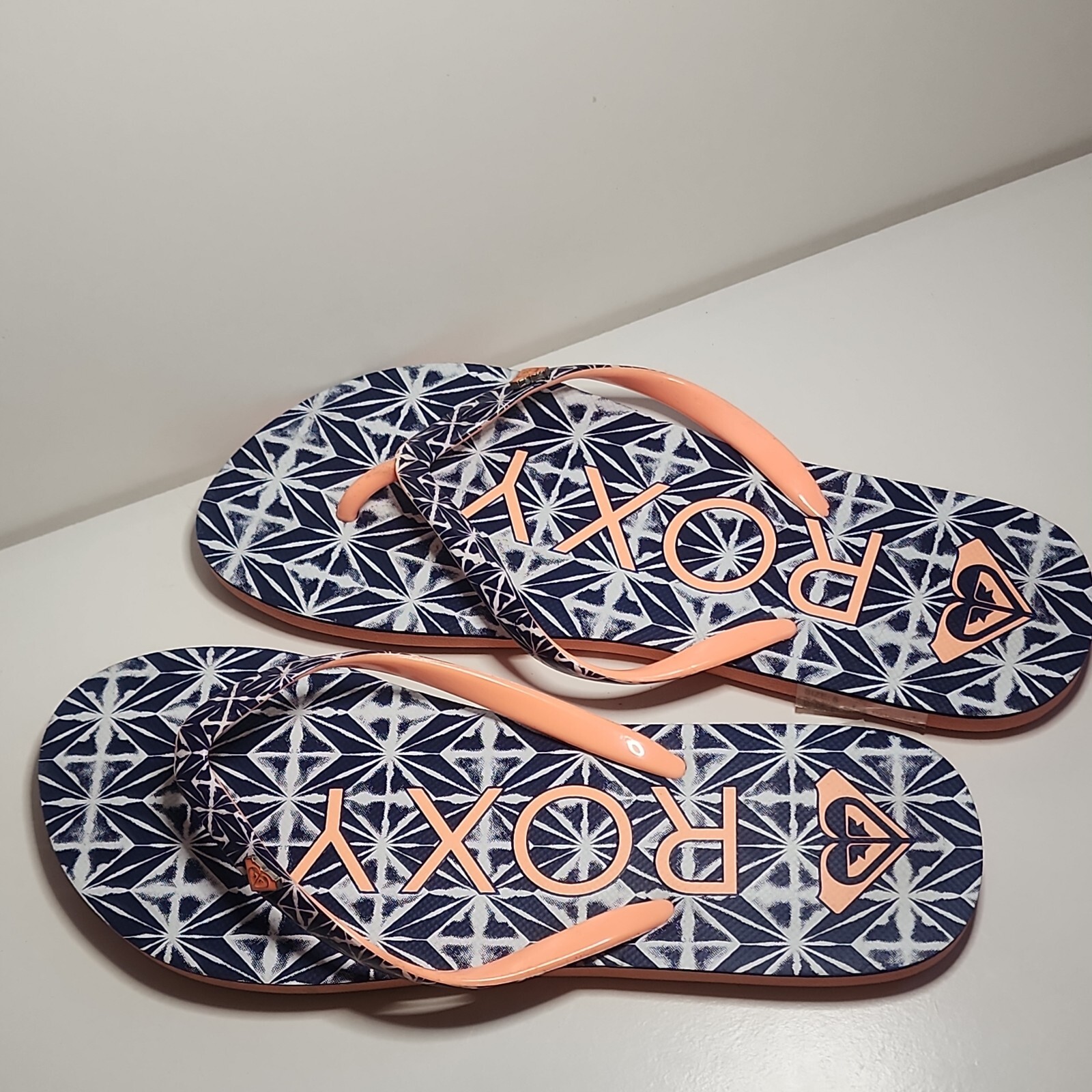 Womens ROXY Flip Flops Lightweight Tie Dye Print Pink Metallic Strap Sz 8  Beach | eBay