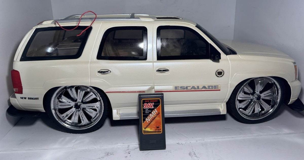 【未使用品】Cadillac Escalade R/C 1/6スケール 65cm 未使用品】Cadillac Escalade R/C 1/6スケール 65cm - メルカリ