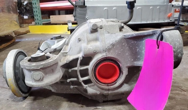 2015-2023 Dodge Charger Rear Axle Differential Carrier Assy 3.07 Ratio RWD OEM - Image 2 of 4