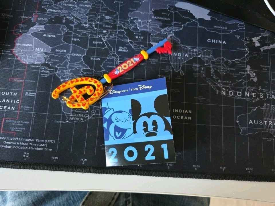 Disney Store Mickey and Minnie 2021 Opening Ceremony Key New