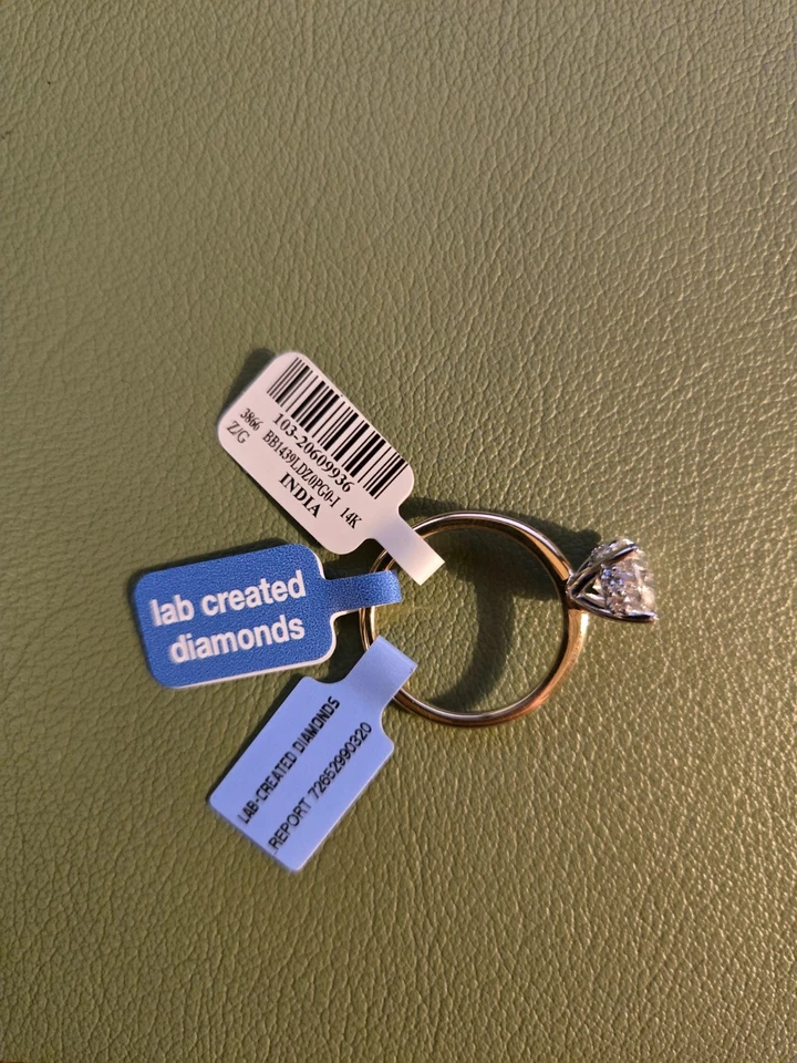 2-3/4 CT. T.W. Anillo de compromiso solitario de diamantes cultivados en laboratorio certificado ovalado en 14 k Foto 3 de 4