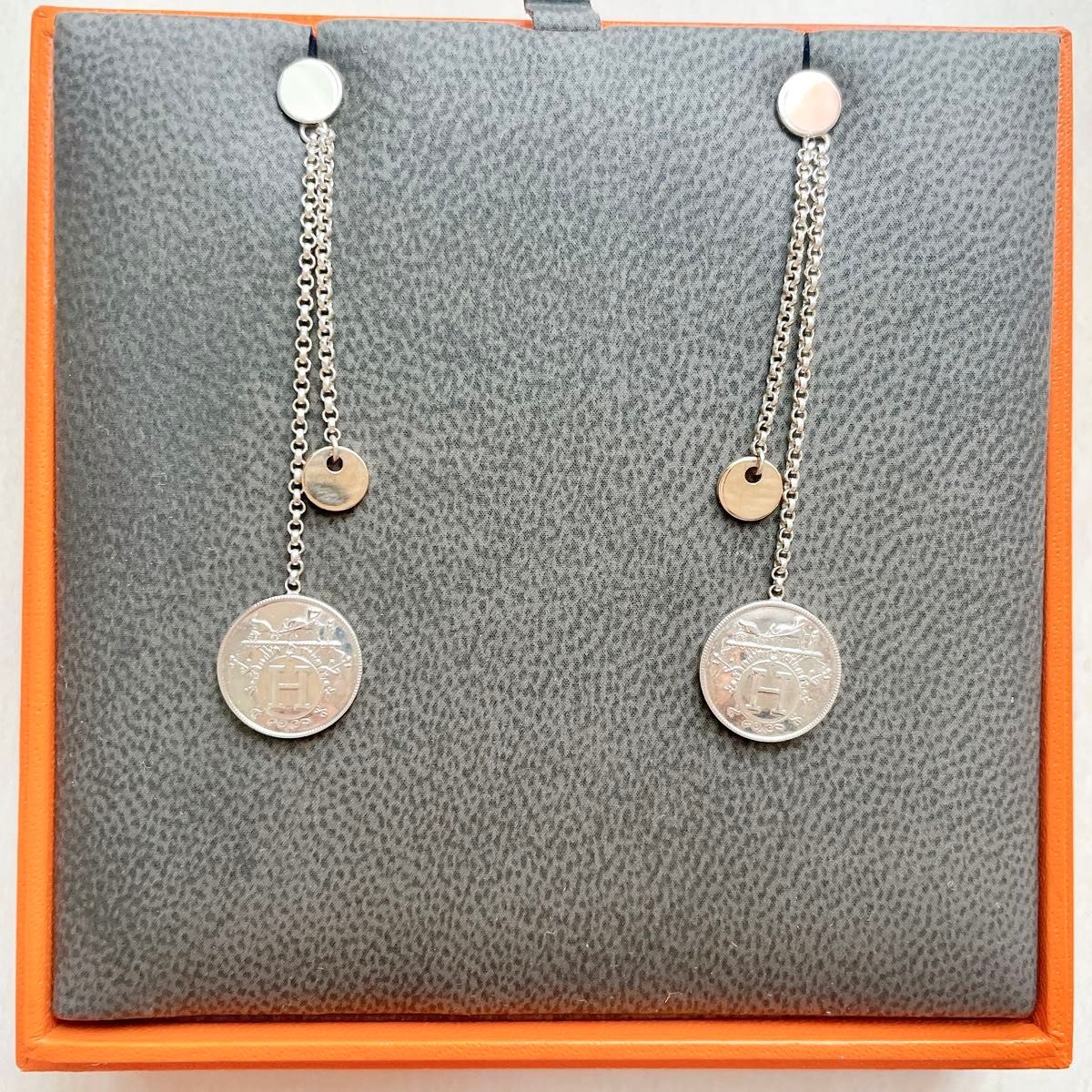 Excellent Condition HERMES Ex Libris Earrings Mag… - image 2