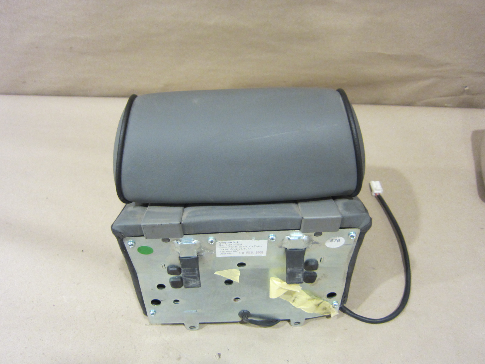 Maserati Quattroporte 2006 -  Rear Middle Headrest -Grey- Part# 981421700