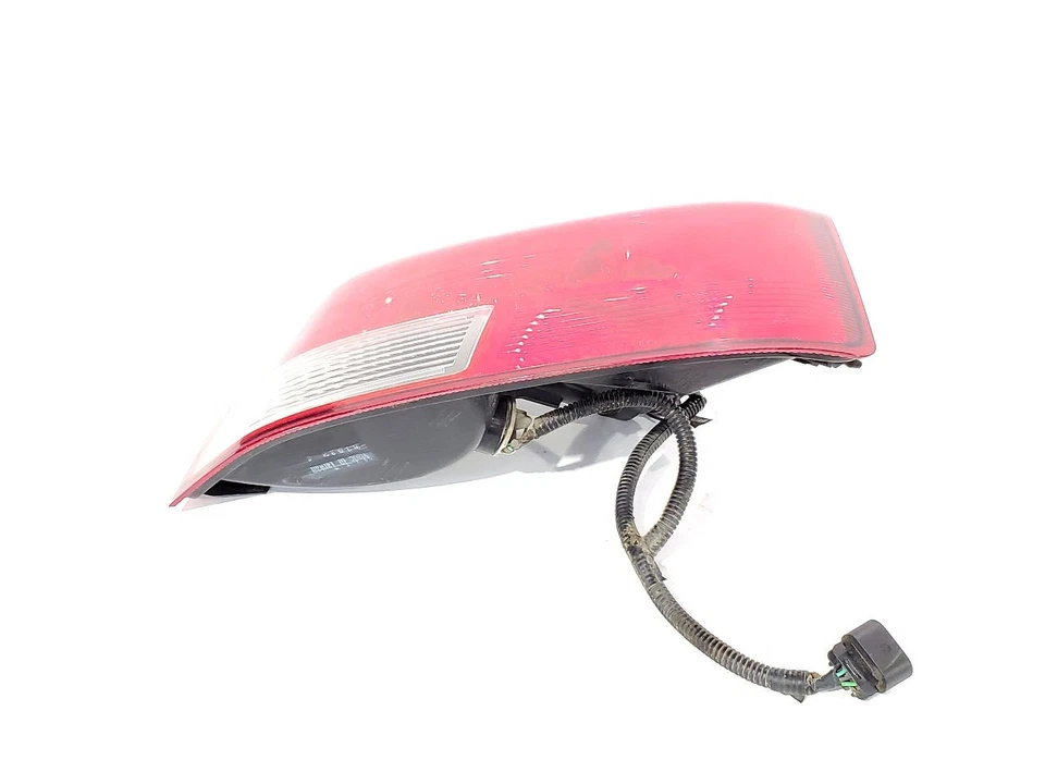 Luz trasera derecha VPG MV-1 2012 OEM Foto 2 de 4