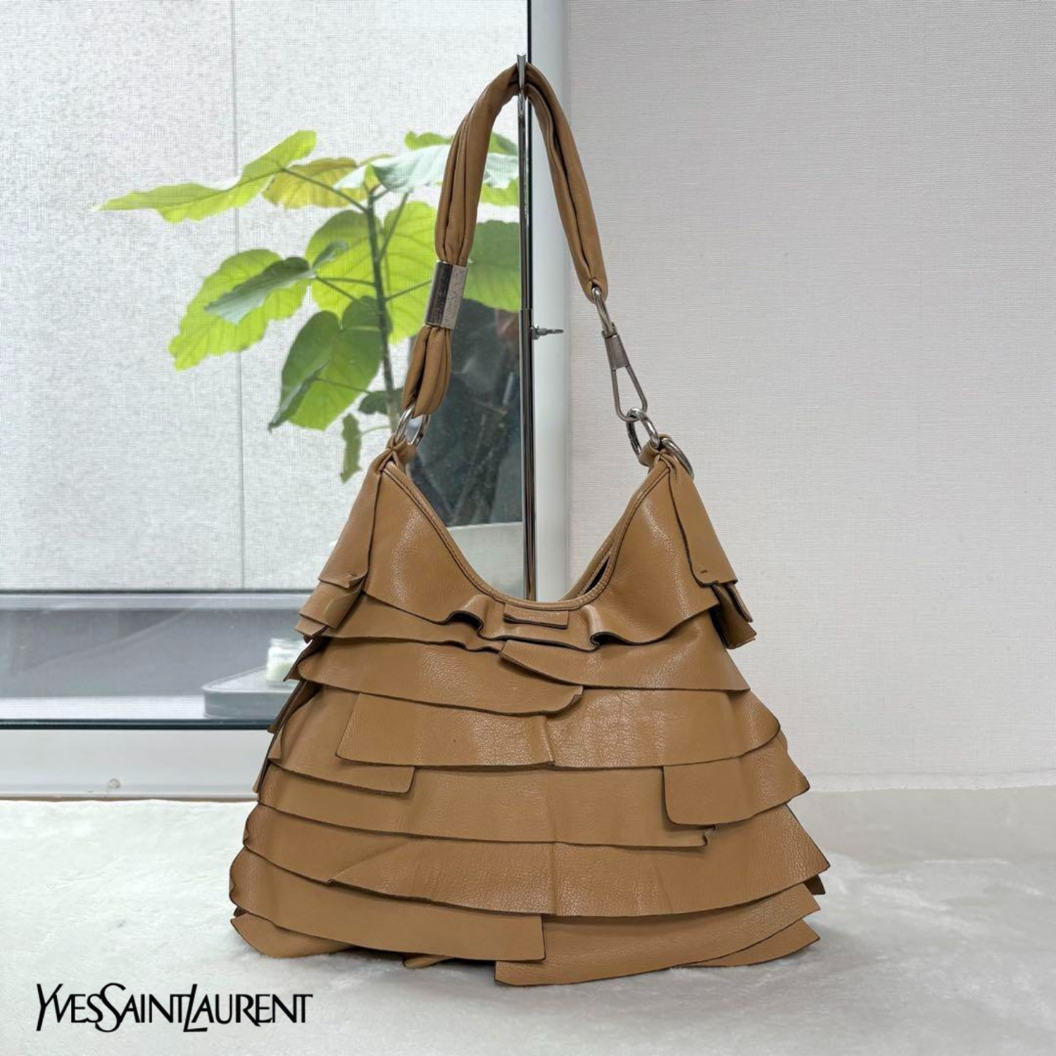 Borsa a tracolla Yves Saint Laurent Saint Tropez con volant borsa a tracolla cammello beige