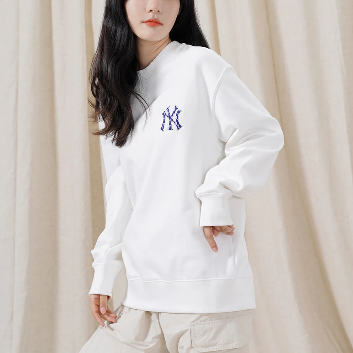 Solid Color Logo Print Sports Crewneck Pullover Unisex in White