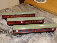 BS244a: Hornby Dublo Coaches x 3 - E15770, E35173 & M3002