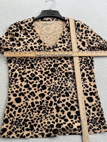 LIZ CLAIBORNE Brown Leopard Cheetah Animal Print V-Neck t-Shirt Women Size M New - Picture 8 of 8