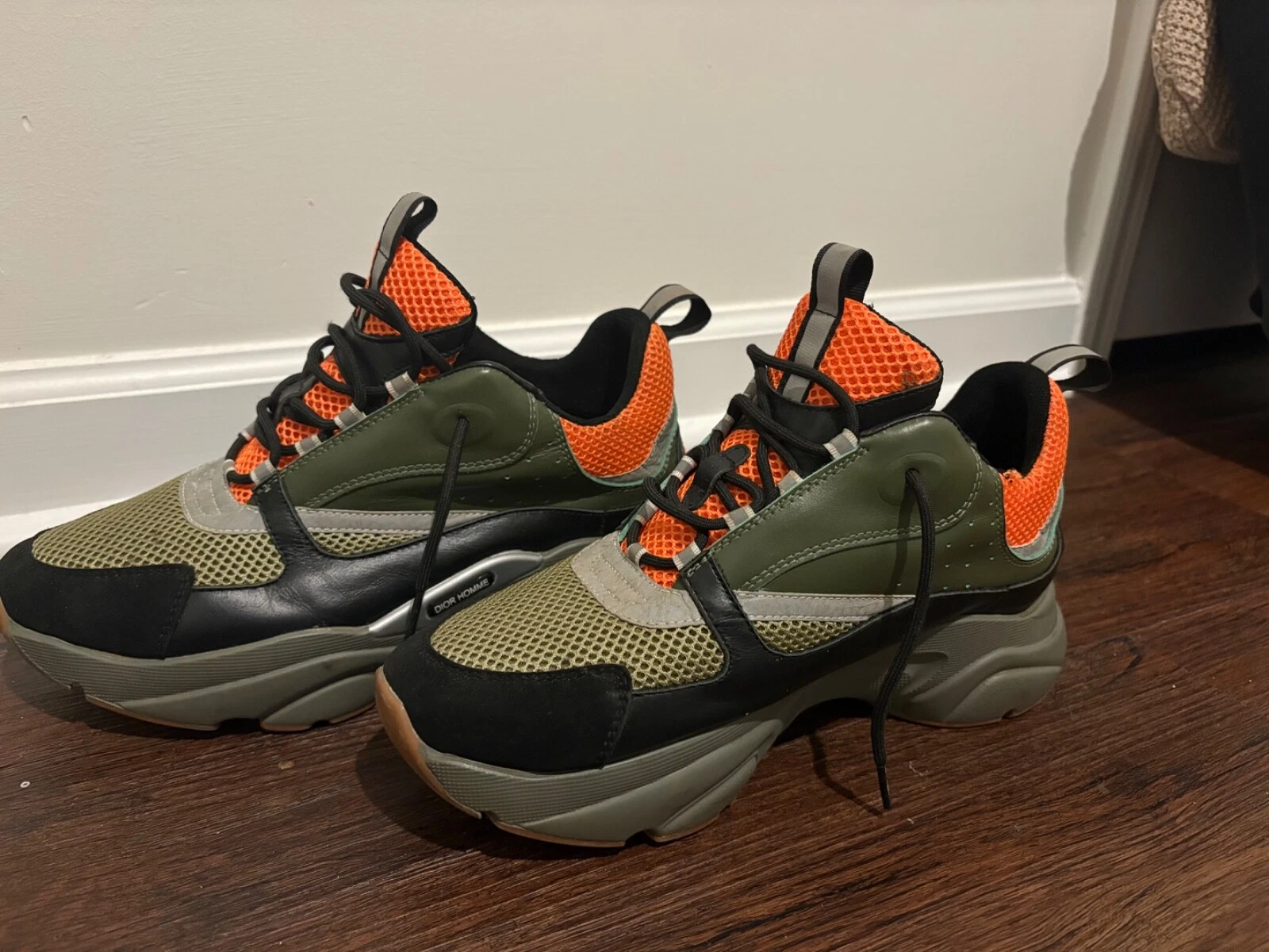dior homme b22, taille 9,5, vert noir et marron   Hand me downs 