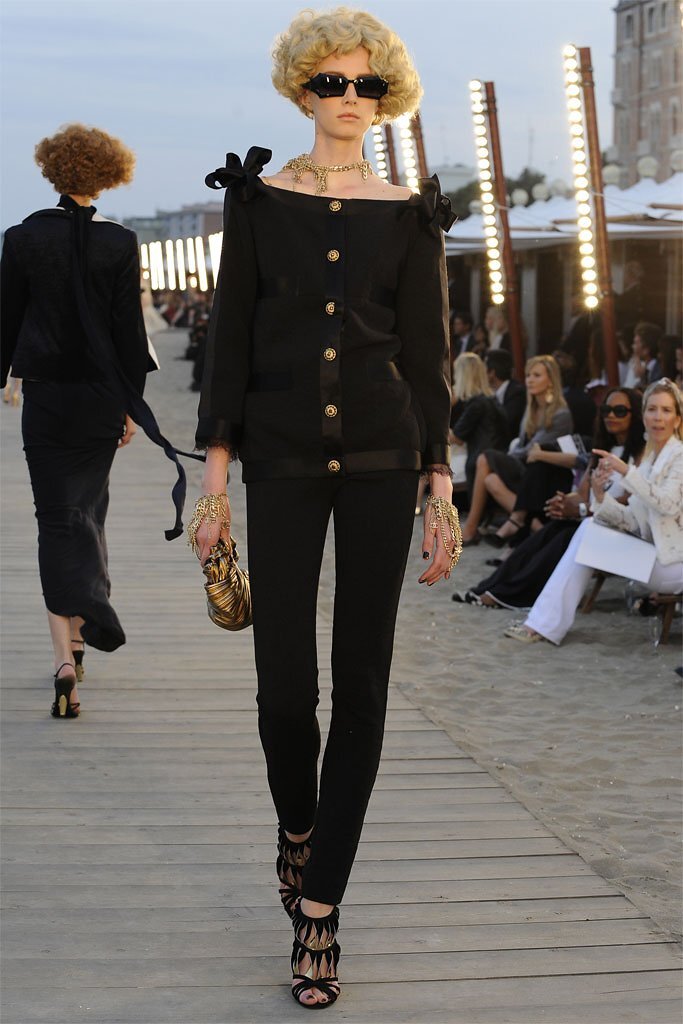 大人カジュアル【CHANEL】プラットフォームで歩きやすい CCロゴ Chanel CC Logo Black Platform Sneakers - Paris Insider HK