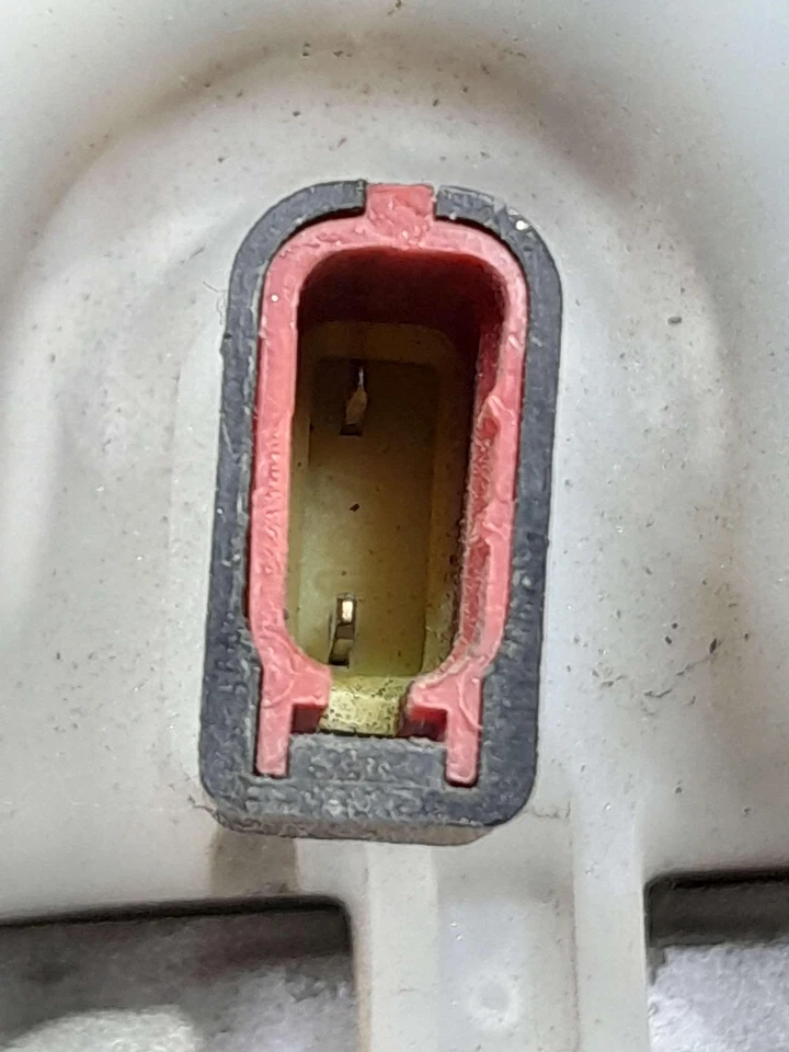 Conjunto de cilindro maestro de freno Nissan Pathfinder Xterra Frontier OEM 46010EA240 Foto 2 de 4