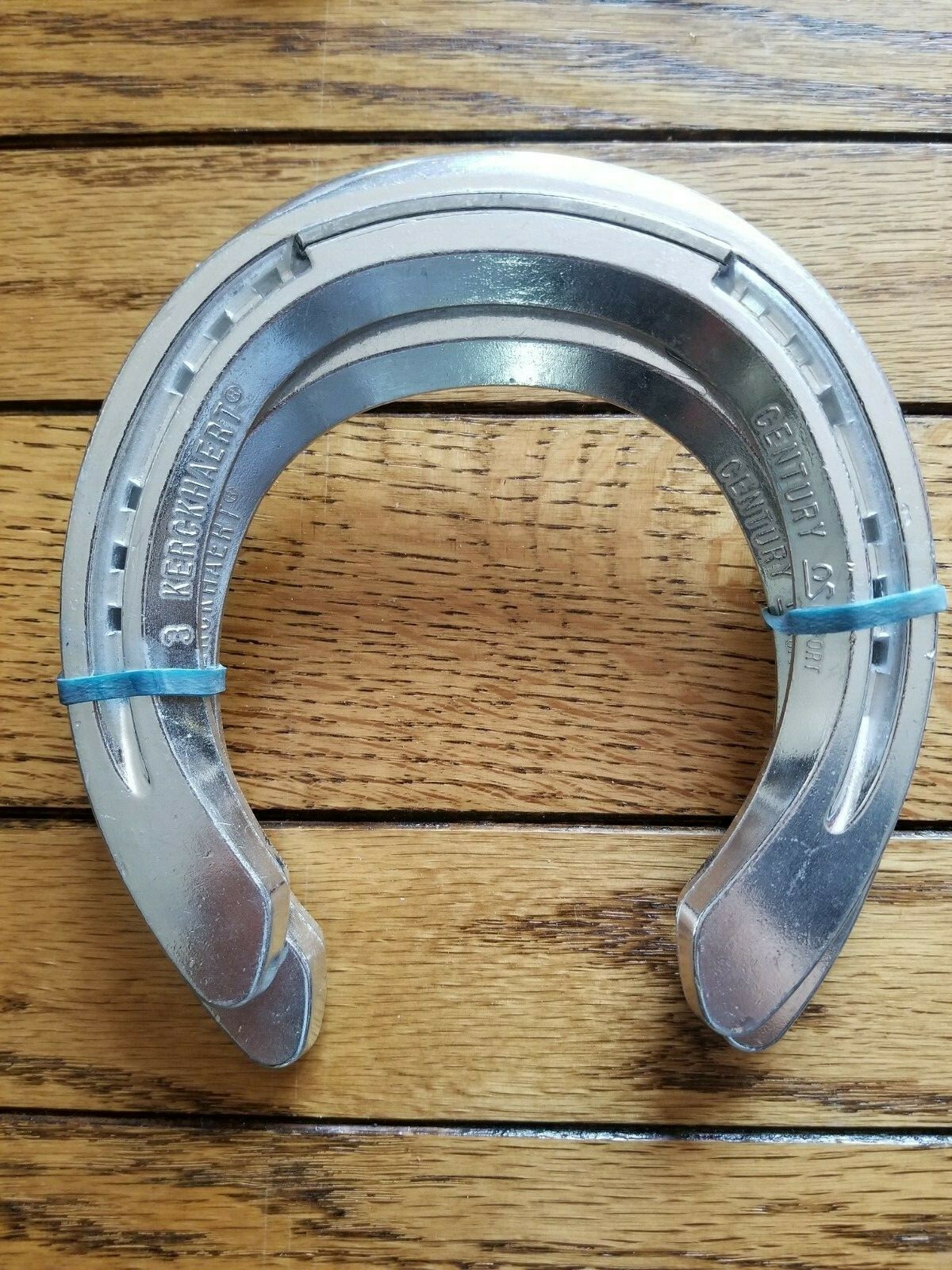 Kerckhaert Century Horseshoes Aluminum with side clips, Size 3, front