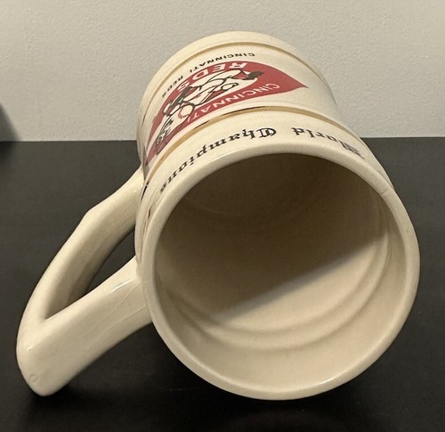 Campioni del Mondo 1975 Cincinnati Reds Logo e Mascotte 6” Vintage Ceramica Stein - Foto 4 di 4