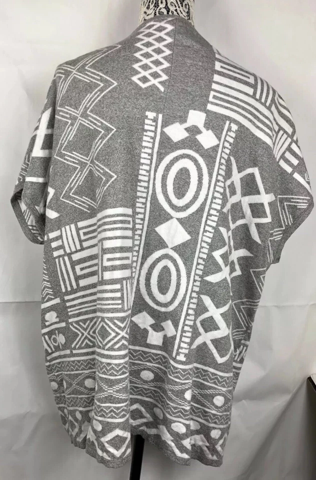 Cardigã poncho feminino BCBGeneration tamanho único cinza branco algodão asteca bolso 41 - Imagem 3 de 4