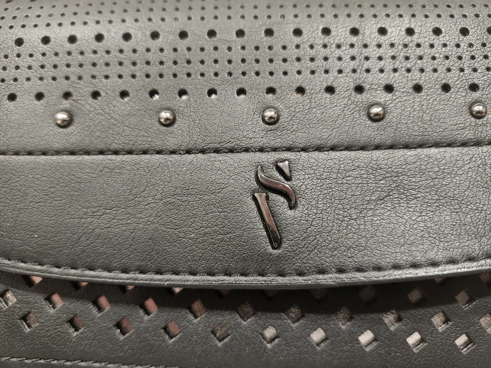 Bolso Bandolera Simply Vera Wang Cuero Sintético Negro Estilo Sobre Foto 4 de 4