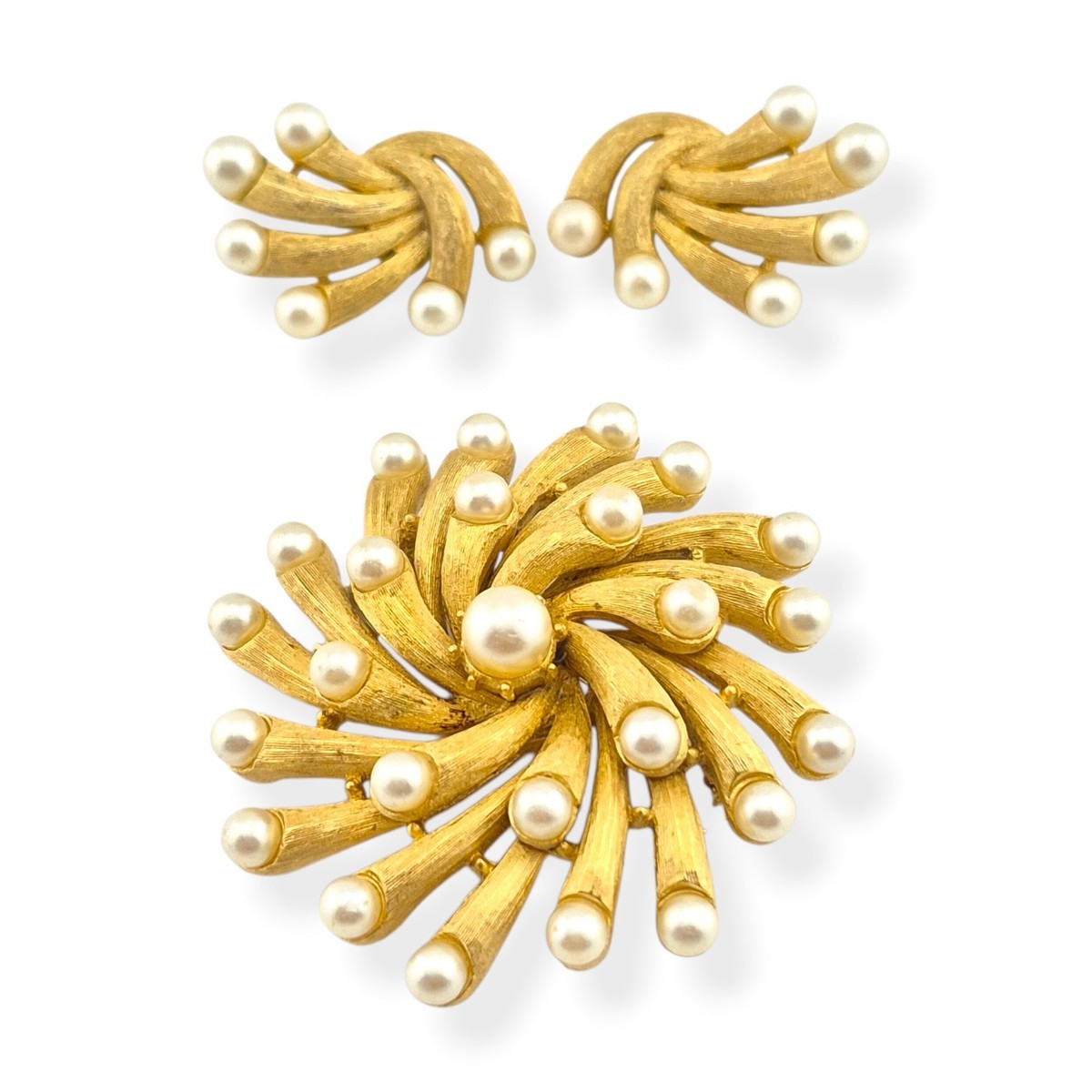 Vintage Crown Trifari Jewelry Set Faux Pearl Starburst Brooch
