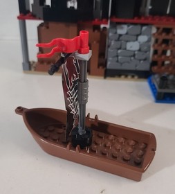 Lego 8802 Knights Kingdom: Dark Fortress Landing 8802 Castle and Boat Set