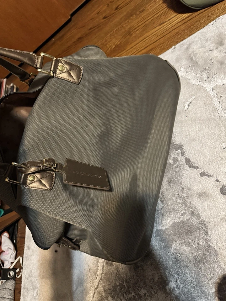 Liz Claiborne Luggage Wheel Travel Bag Carry On - Image 3 of 4