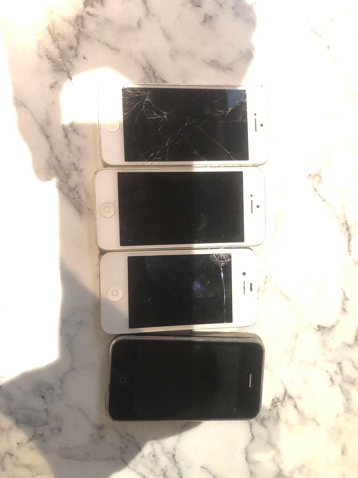 4 x iPhones 