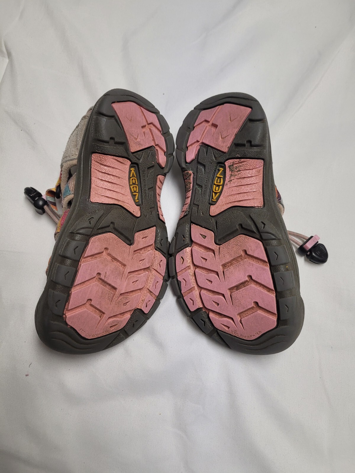 Scarpe sandali Keen taglia 12 a righe arcobaleno per ragazza escursioni sportive 29 euro impermeabili