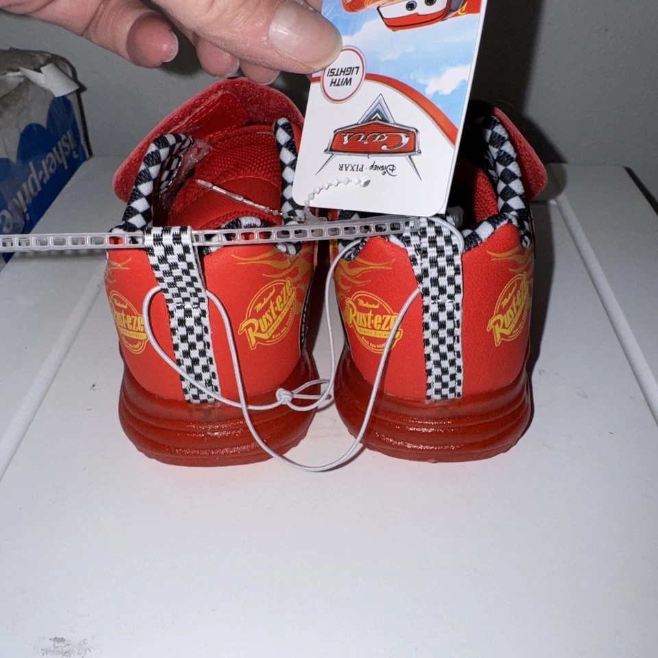 Zapatos rojos con correa para niños pequeños Lightning Mcqueen Disney Pixar Cars talla 7 Foto 3 de 4