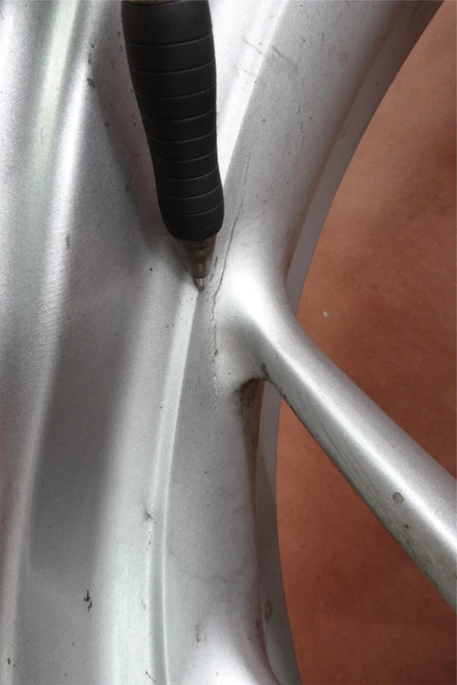 Шина обода переднего колеса 2004-2008 BMW K1200S K1200 S 120/70 ZR17 BENT - Изображение 2 из 4