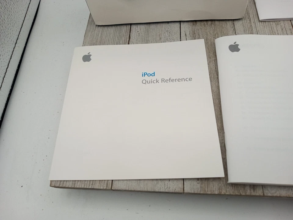 Lot 2003 Apple iPod User Guide Cd Rom Headphones Dock 9130 Box Quick Reference - Image 4 of 4