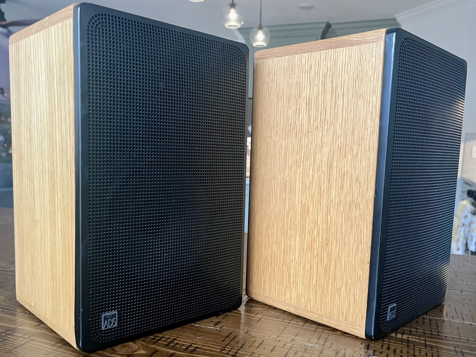 VINTAGE STEREO BOOKSHELF SPEAKERS