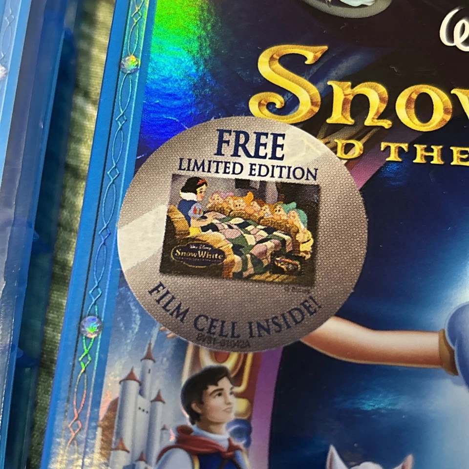 Snow White & The Seven Dwarfs Diamond Edition Blu Ray/ DVD -  Film Cell Classic  - Image 2 of 4