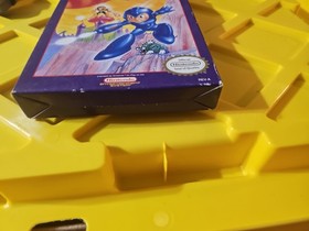Mega Man 4 NES CIB Complete in Box Capcom Authentic w/ Manual + Protector