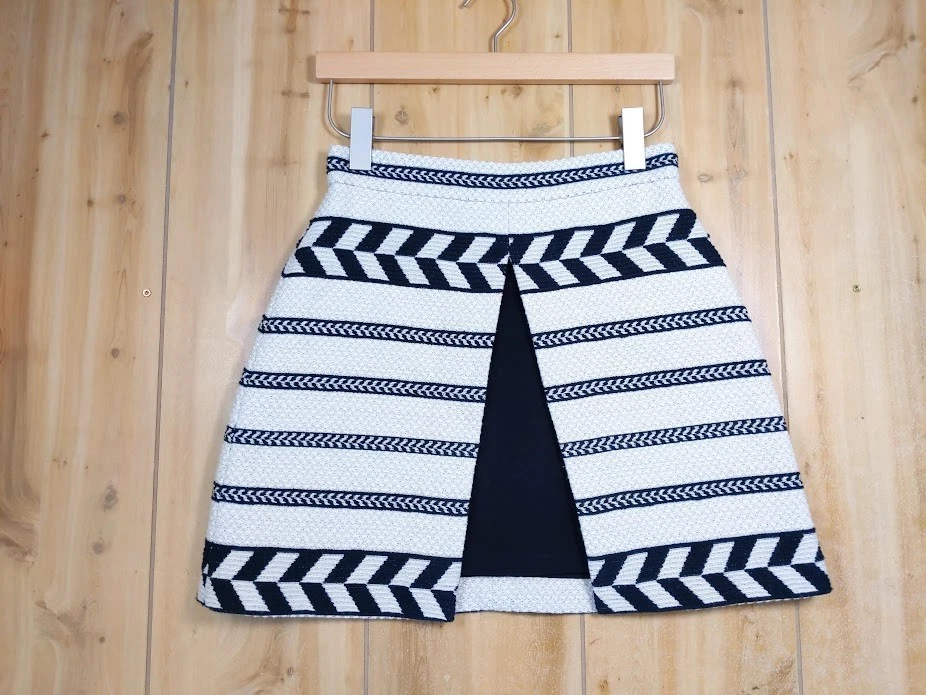 NWT Alice + Olivia Daysi Jacquard Aztec Print A-Line Mini Skirt Sz 6 Layered - Image 2 of 4