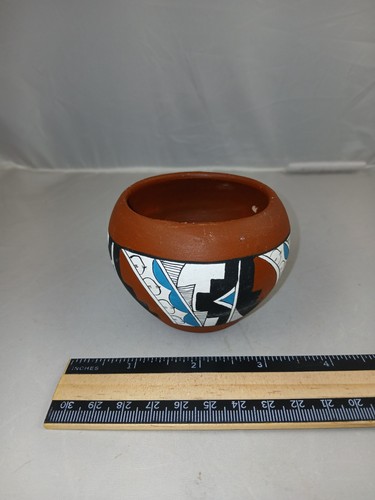 Vintage Acoma Pueblo People Native American Pottery Bowl Signed - Picture 7 of 7