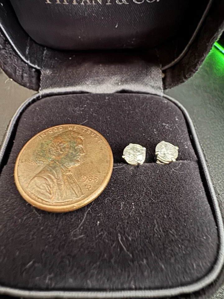 Brincos de ouro branco 14k com diamantes. Brincos de ouro 14k com diamante. - Imagem 4 de 4