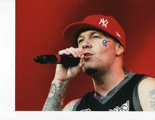FRED DURST RED BACKGROUND LIMP BIZKIT SIGNED 8X10