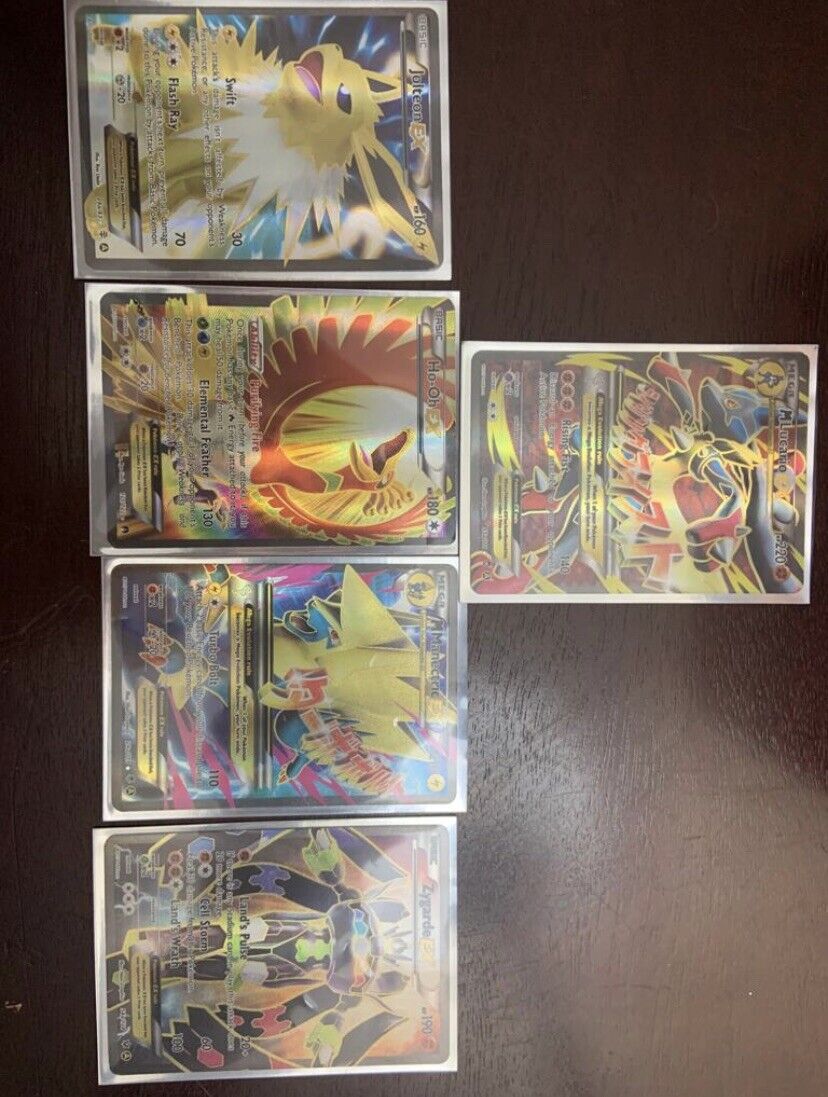 Mega Powers Collection Box w/ Lucario Jolteon Zygarde Manecetric