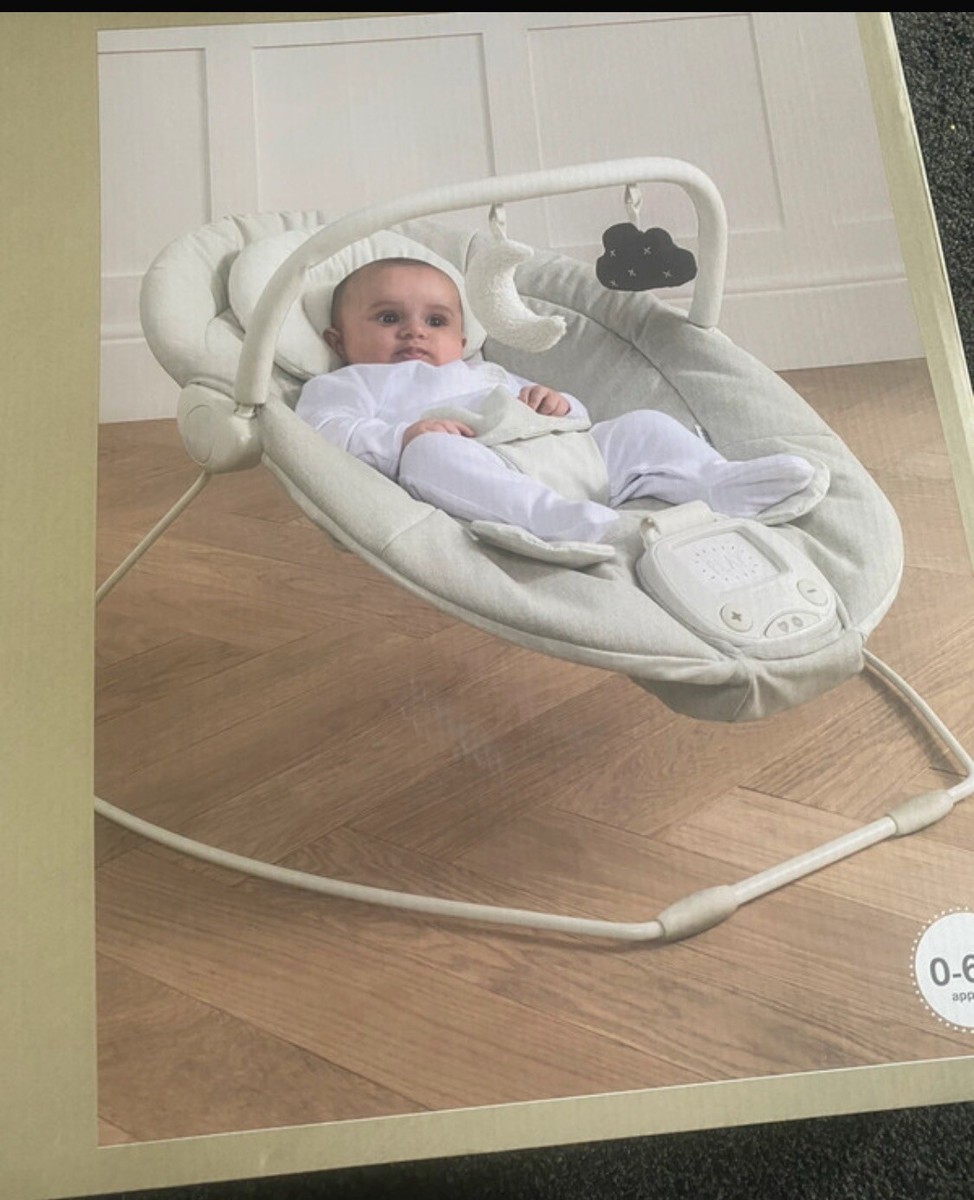 Mama Papas apollo vibrate sound bouncer UK