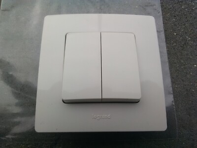 Legrand 664702 - Double poussoir Interrupteur Va et vient NILOE Blanc ...