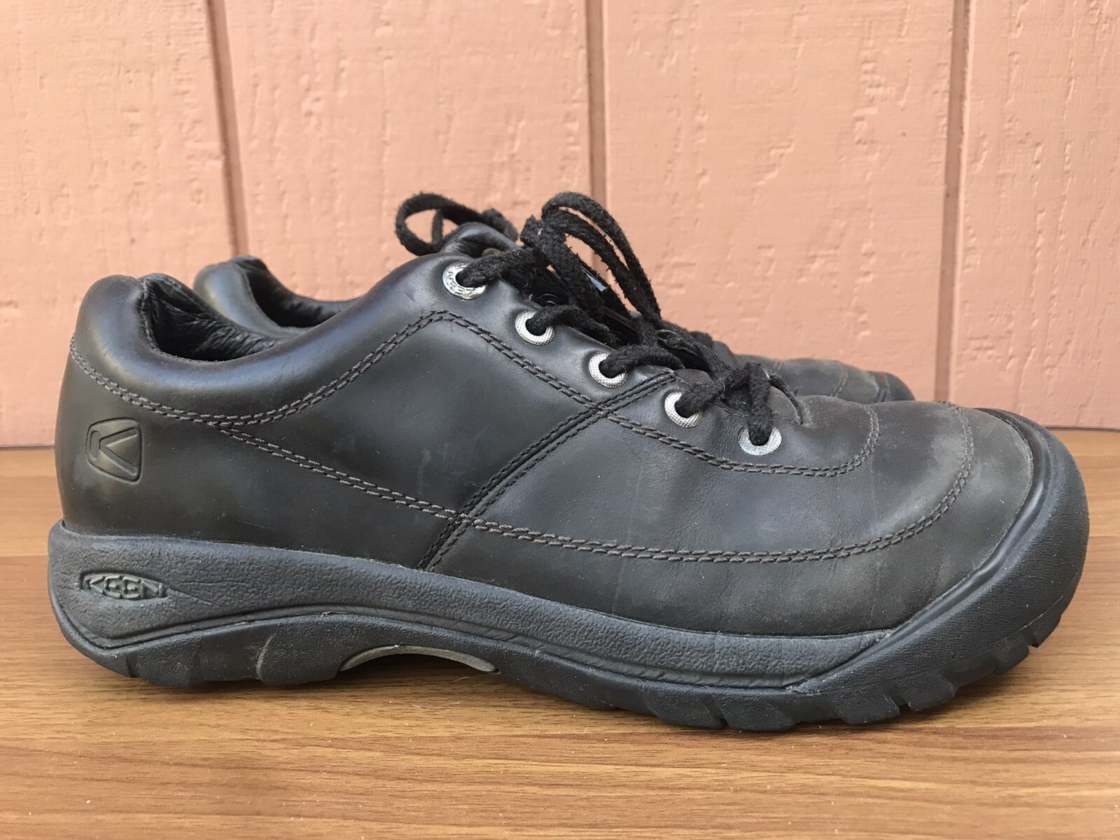 Scarpe comode Keen da uomo US 11 nere in pelle per escursionismo passeggio Oxford usate in ottime condizioni C8