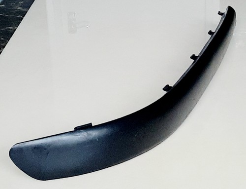 Front bumper splitter molding