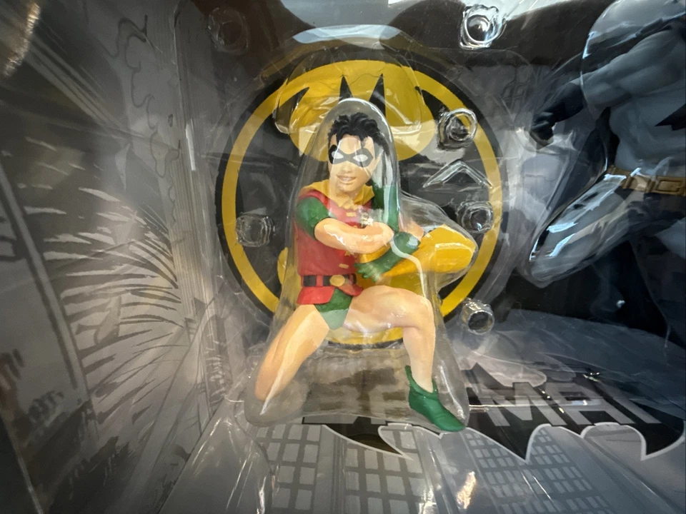 BATMAN & ROBIN TWO PACK ARTFX+ STATUE 1/10 Scale Pre-Painted Figure KOTOBUKIYA - Image 2 of 4