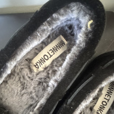 Minnetonka Women s Black Suede Moccasin Slippers Faux Fur Lined Lace Up Size 7 M