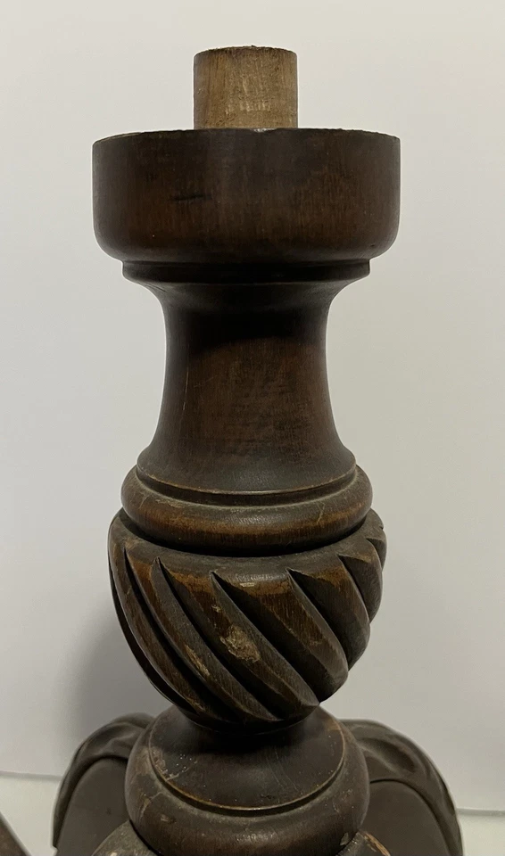 Base de mesa de cuatro patas estilo Chippendale de madera antigua Foto 2 de 4