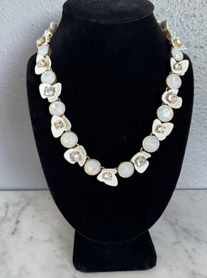 J. Collar Crew Tono Dorado Floral Esmalte Blanco Opalescente Brûlée Cristal Transparente Foto 4 de 4