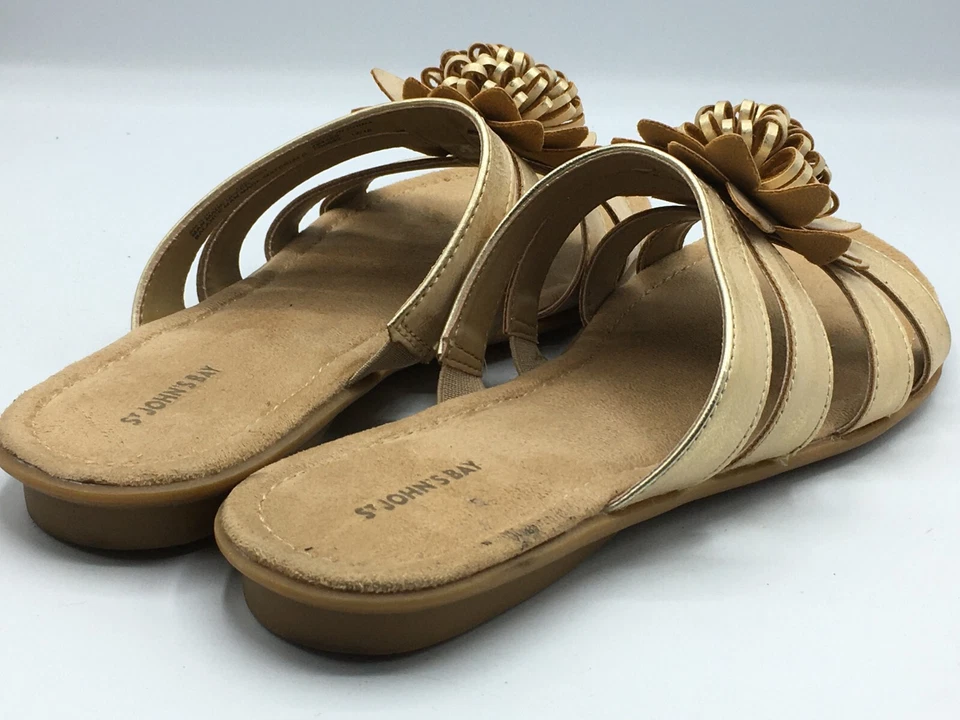 Sandalias con tiras St Johns Bay Uriel talla 8 M zapatos planos dorados para mujer Foto 3 de 4