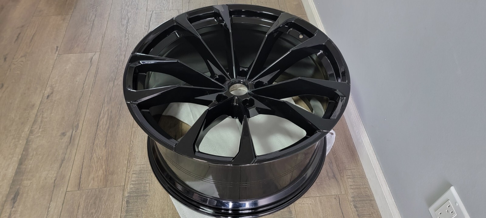 LAMBORGHINI URUS REAR WHEEL RIM OEM 4ML601025