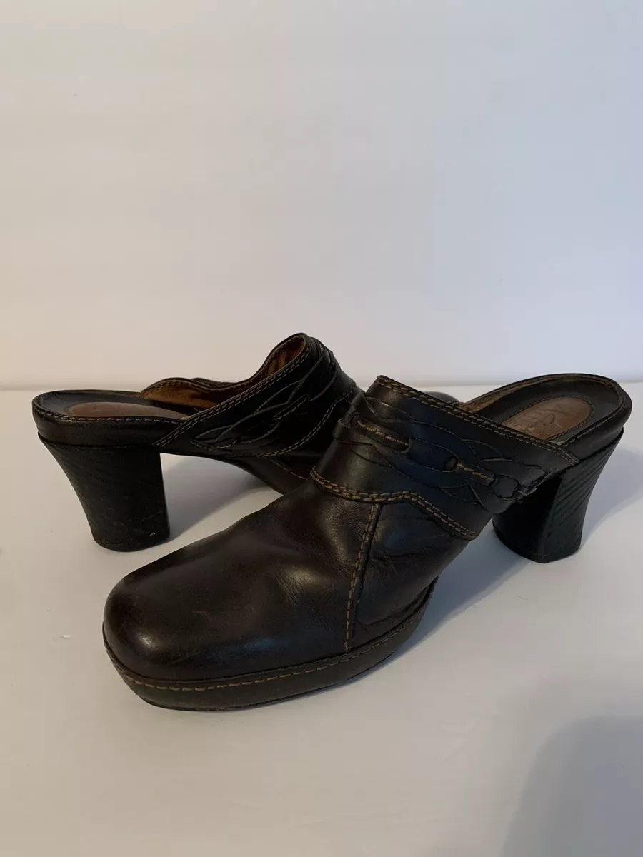 Clarks Women s Shoes Artisan Collection Brown Slip On Size 7 M Two